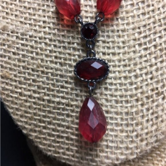Anne Klein Y Drop Necklace Raspberry Red Black Faceted Gunmetal Silver Retro - Picture 4 of 9